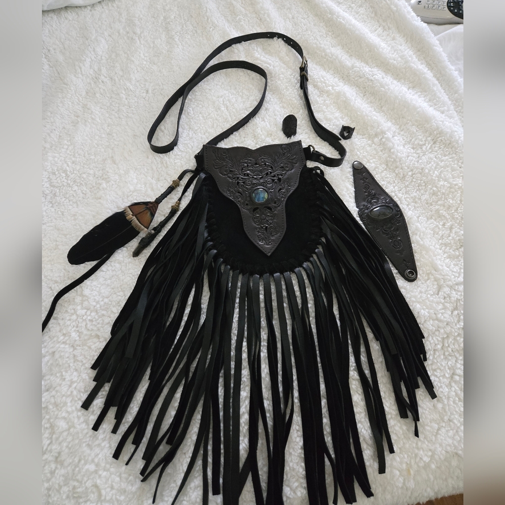 RESERVED❣️❣️Buffalo Girl Suede Phone Pouch - Picture 3 of 14